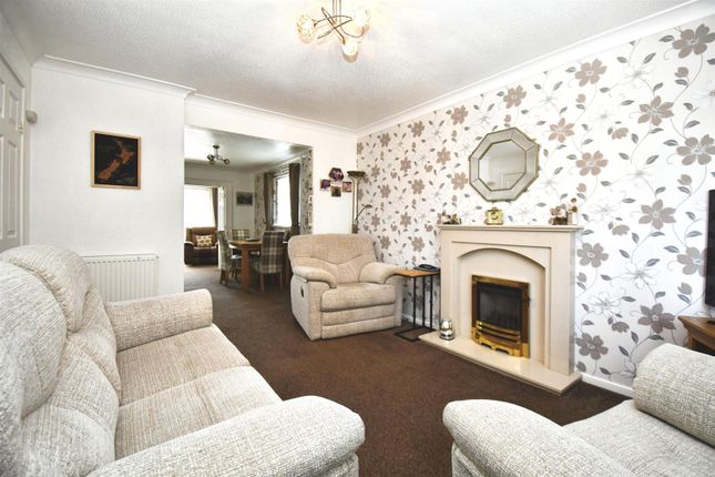 27, Grosmont Close, Hull photo 4