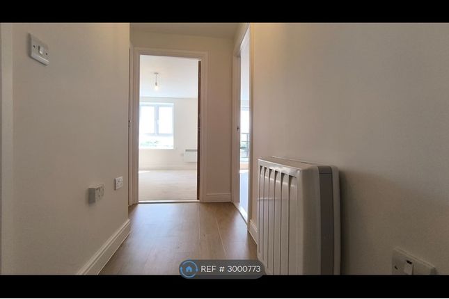 Flat, Ovaltine Court Ovaltine Drive, Kings Langley photo 2