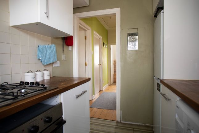 303b, Watford Way, London photo 4