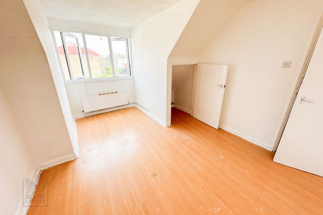 Thumbnail Room to rent in Hoe Lane, Enfield