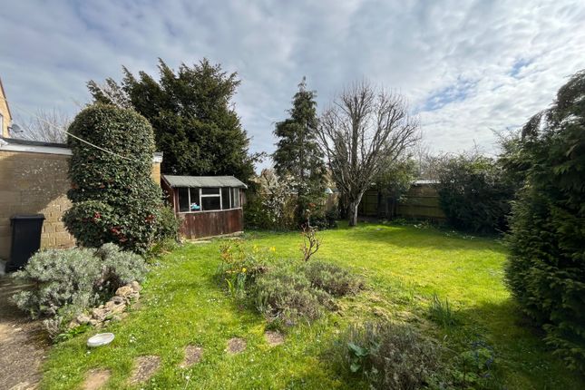 Bungalow for sale in Kingsmead, Lechlade, Gloucestershire