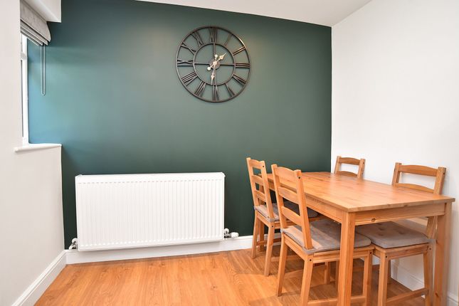 11 Springfield Drive, York photo 4