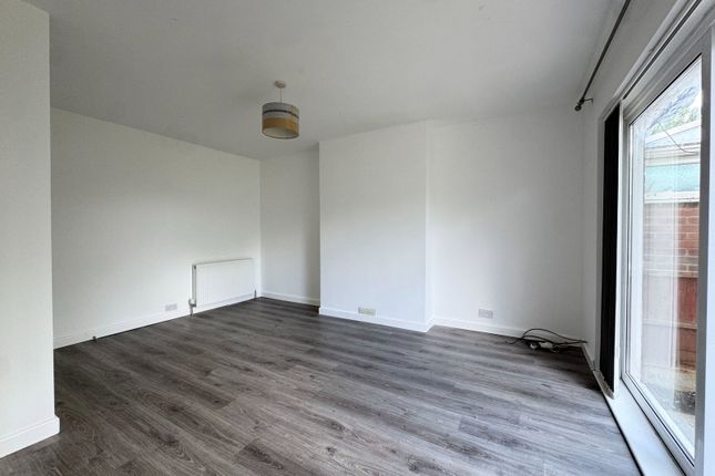 5, Brookside Close, Loughborough photo 5