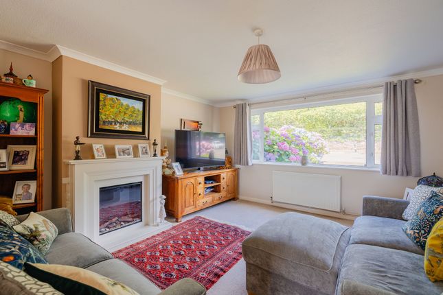 2 Tuckers Close, Crediton photo 2