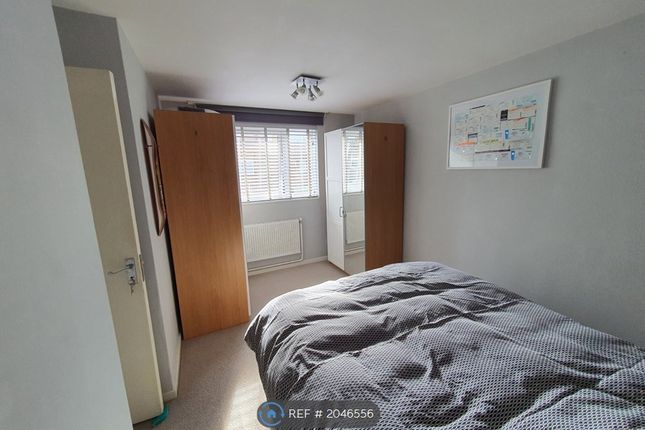 Flat to rent in Pasley Close, London