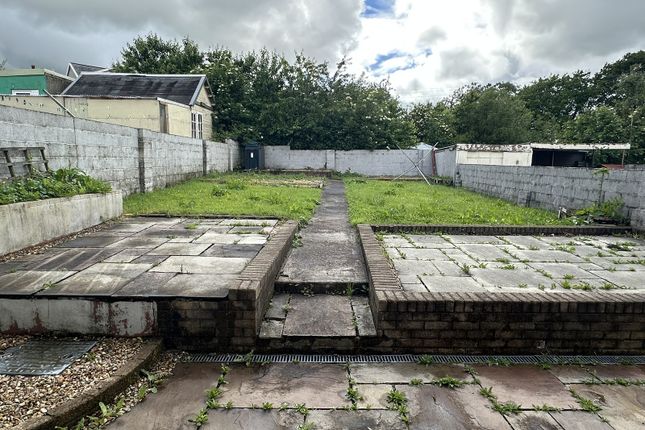 16, Gwernant, Cwmllynfell photo 4