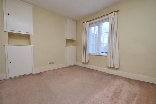 Worplesdon Road, Guildford photo 5