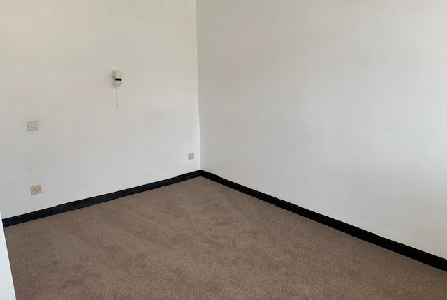 Flat to rent in Main Road, Exminster, Exeter