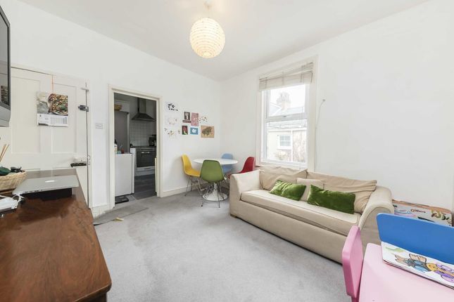 Flat for sale in Evelyn Road, London