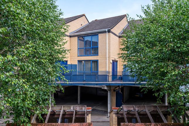 28 The Mariners, Valetta Way, Rochester photo 2