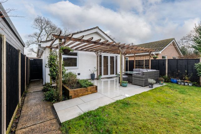 19, Woolslope Road, Ferndown photo 3