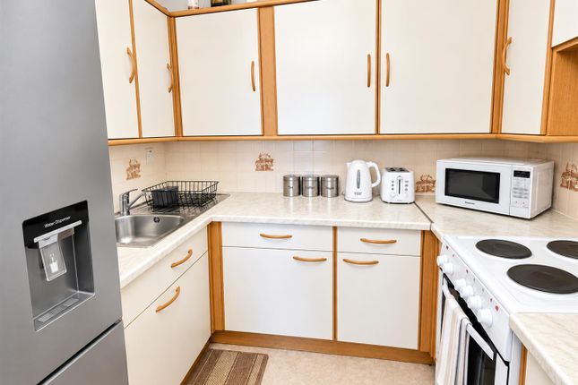 Flat 17 Hometide House, Beach Road, Lee-On-The-Solent photo 3