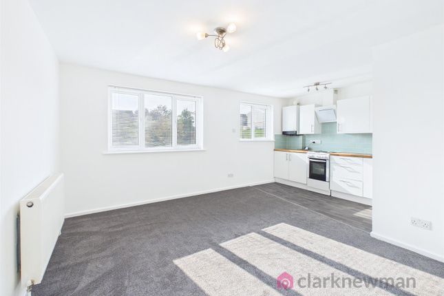 Flat 4 Carl House, Commonside Road, Harlow photo 2