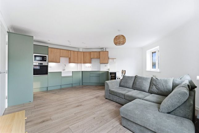 127, Wharf Way, Kings Langley photo 2