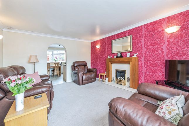 17, Daleside Avenue, Holmfirth photo 2