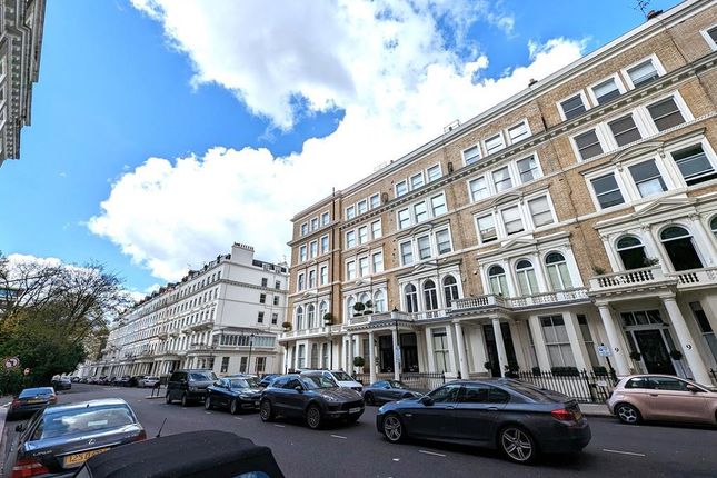 Flat to rent in Queen's Gate Place, London