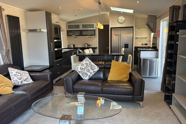 27 Woodlands View, Edgeley Holiday Park, Guildford photo 3