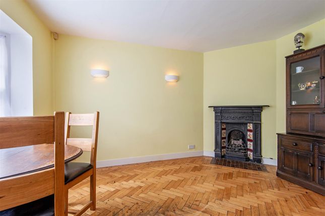 15, Midholm, London photo 5