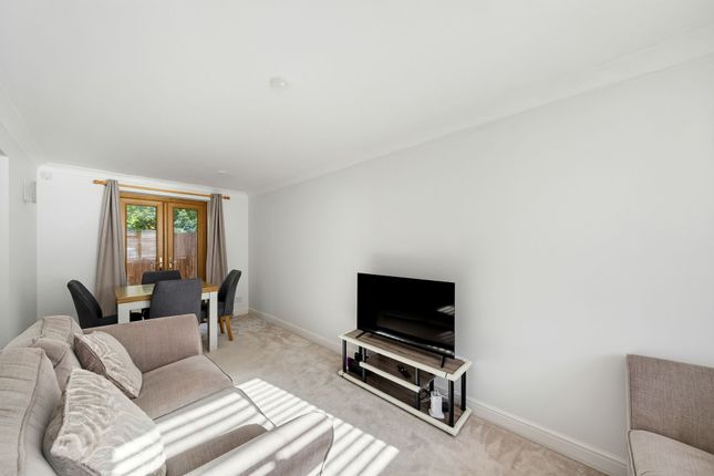 27 Alpine View, Carshalton photo 4