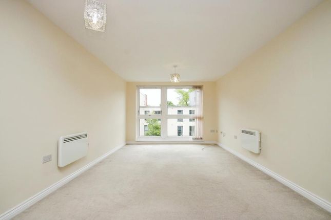 Flat to rent in Paxton Drive, Bristol