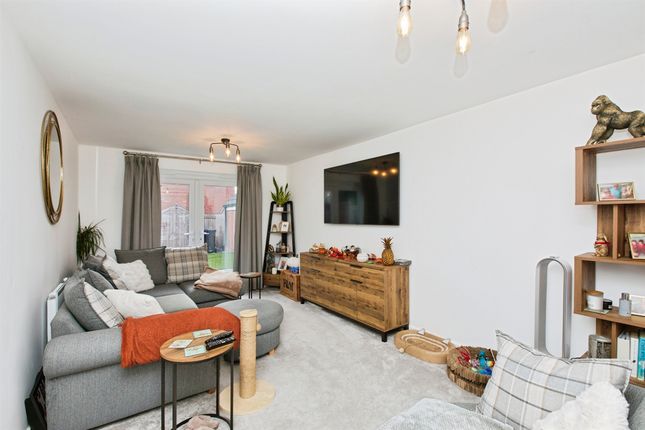 4, Beacon Close, Burton-On-Trent photo 4