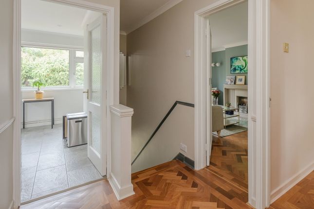 28, Shaef Way, Teddington photo 4