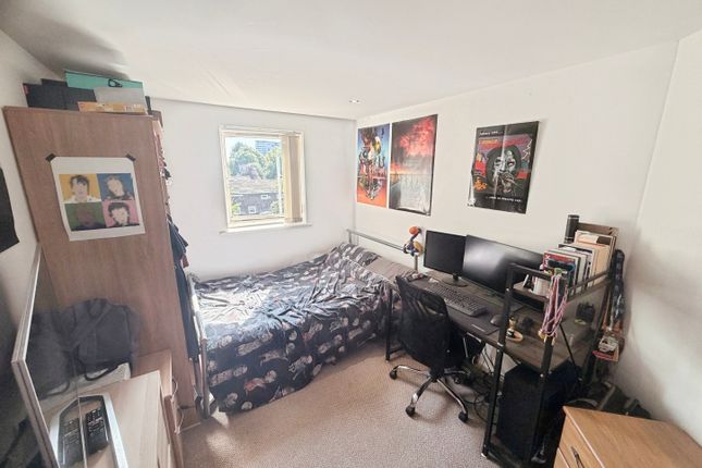 14, Platt House, Elmira Way, Salford photo 2