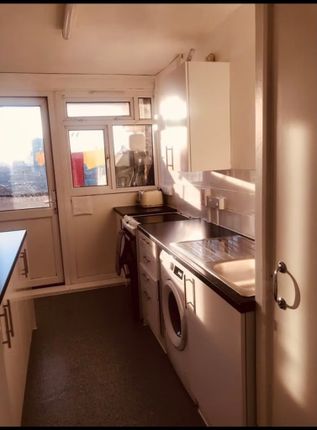 Room to rent in College Point, Wolffe Gardens, London
