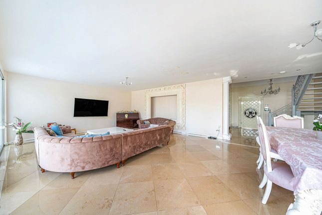 62 Totteridge Village, London photo 4
