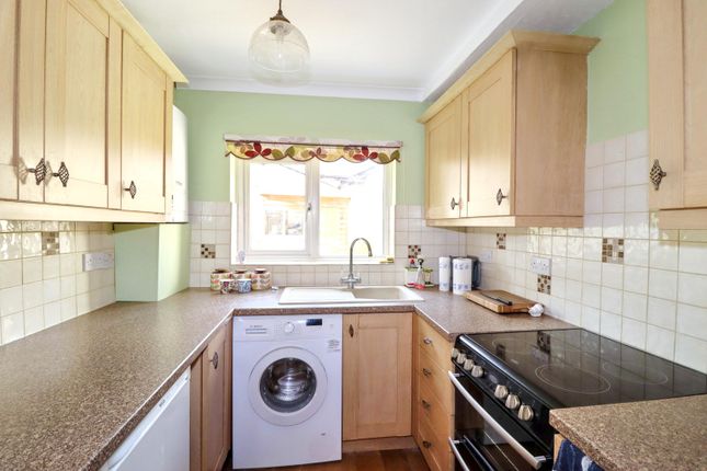 3, Rydens Grove, Hersham Village photo 4