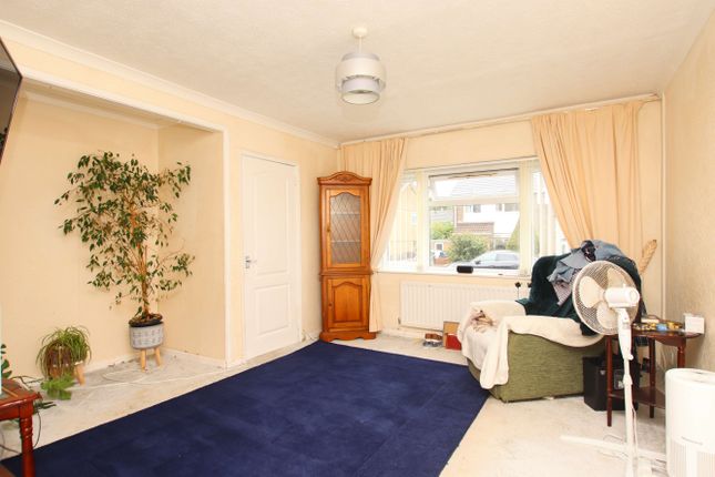 30, Oakfield Crescent, Ton-Teg photo 2