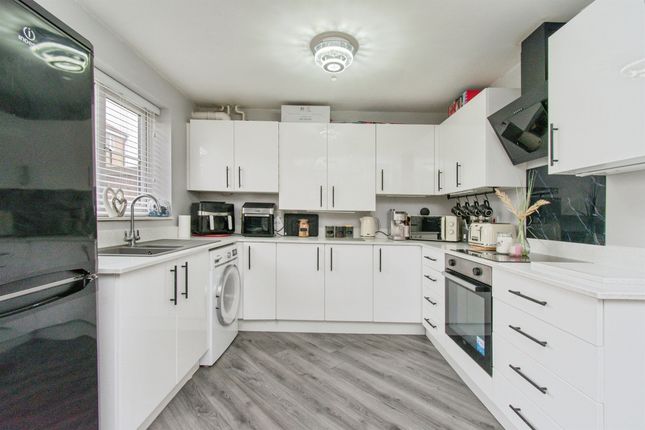2, Violet Close, CASTLEFORD photo 3