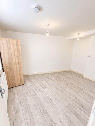 16, The Link, Enfield photo 5