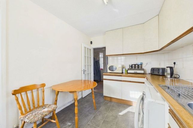 51 Stanton Crescent, Sutton-In-Ashfield photo 4
