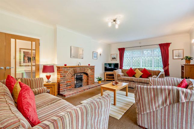 Caris Brooke, Lakelands, Maidstone photo 5