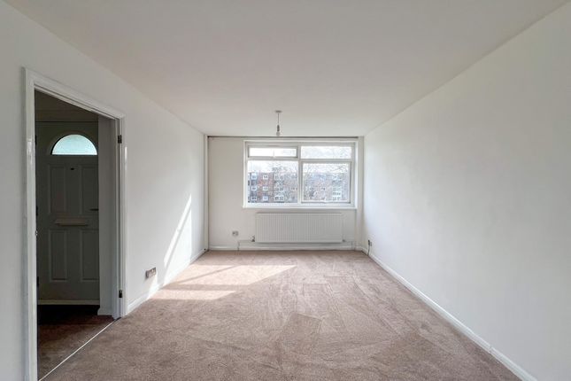 Trafalgar Drive, Walton-on-Thames photo 4