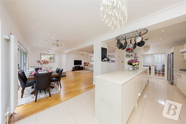 6, Risebridge Road, Gidea Park photo 2