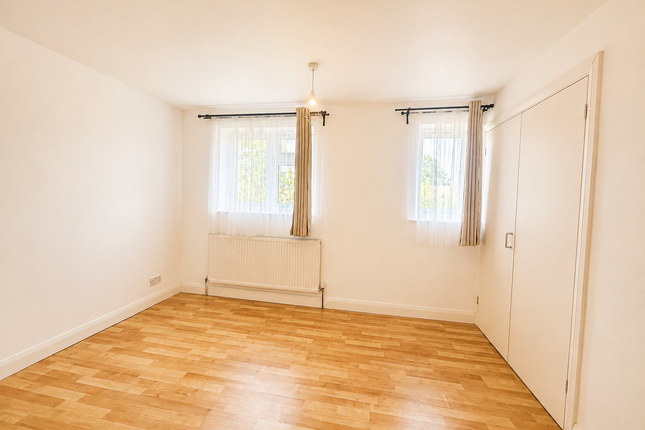 77, Daintry Close, Harrow photo 4