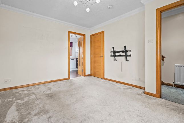 2, Montgomery Crescent, Falkirk photo 3