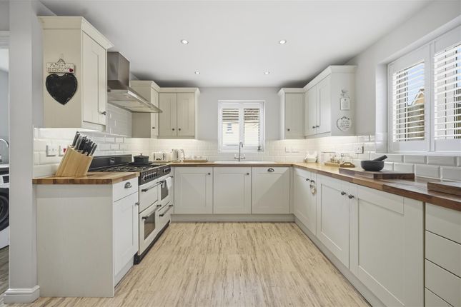 39, Clos Henblas, Bridgend photo 2