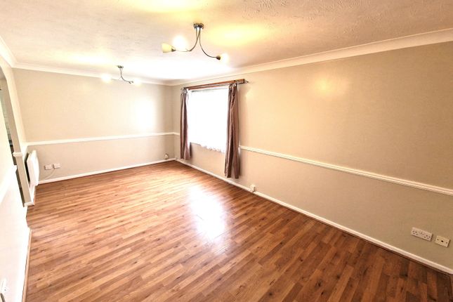 One Bedroom Ground Floor Flat Available To Rent Located In The Ridings Of Luton