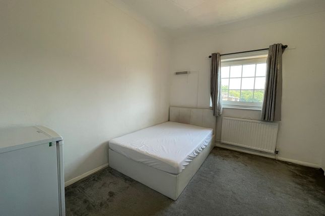 13, Croyde Avenue, Corby photo 3