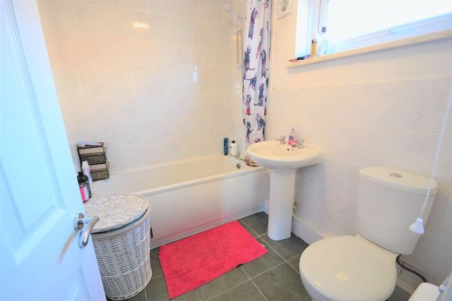 Flat to rent in Station Road, Swinton, Salford