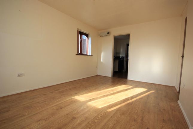 Kings Road, Rushden photo 4