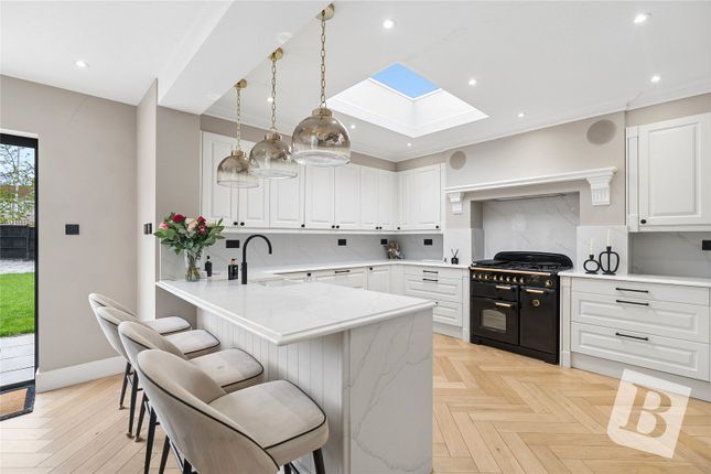 6, Mashiters Hill, Romford photo 2