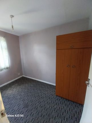 Flat 6, Broddick House, Bramblesidee, High Wycombe photo 3