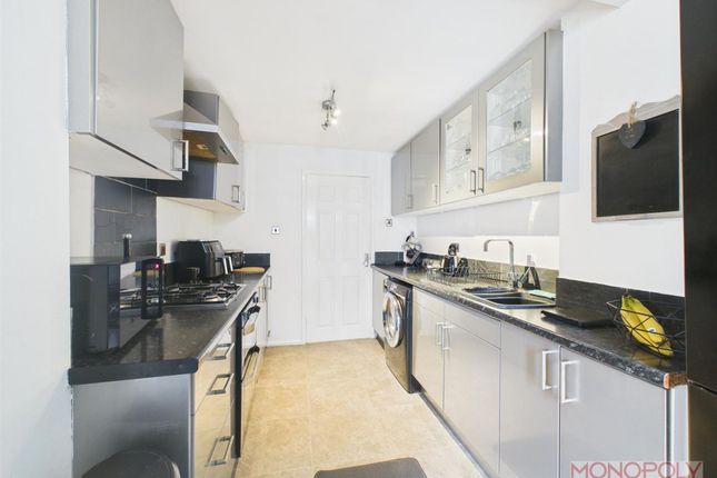 68 Denbigh Close, Wrexham photo 3