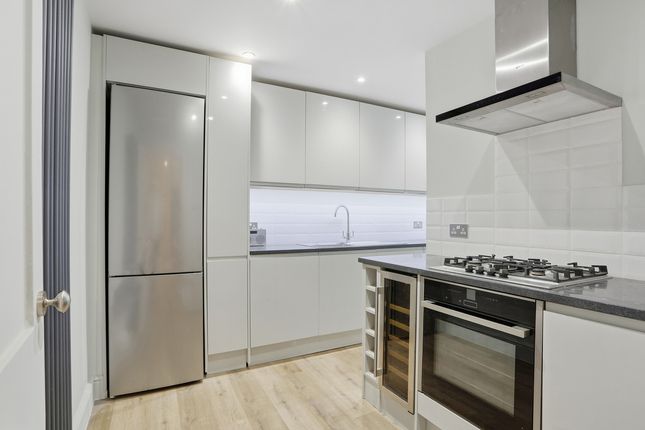 Flat Flat 4 Block H, Peabody Building, Rosendale Road, Herne Hill photo 3