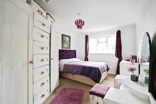 2, Queens Crescent, Cornwall photo 3