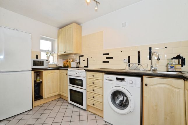 16, Lower Furney Close, High Wycombe photo 4